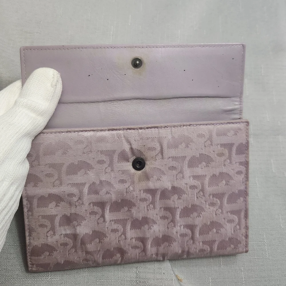 Dior Pink Textured Wallet Luxurious Design
